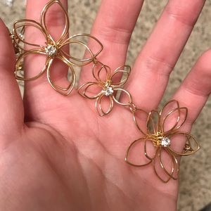 BNWT gold wire flower necklace *5 for $20*